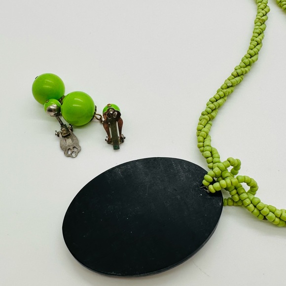 Retro Vintage Green Peruvian Shell Necklace & Earrings - Picture 12 of 17